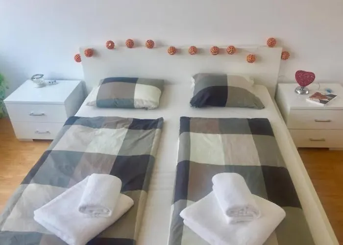 Three Towers With Parking And Nice View Διαμέρισμα Μπρατισλάβα