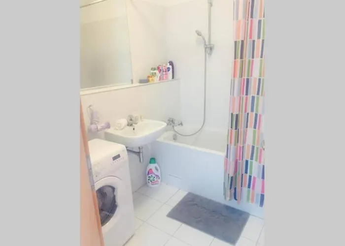 Three Towers With Parking And Nice View アパート *